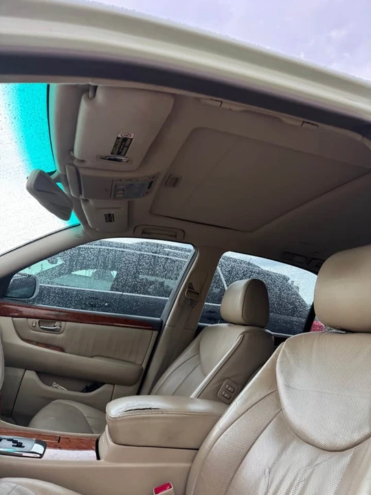 2004 Lexus LS 3rd Gen - Image 9 of 19