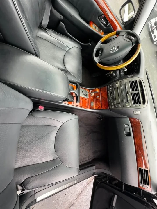 2004 Lexus LS 3rd Gen - Image 11 of 15
