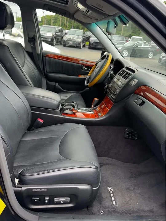 2004 Lexus LS 3rd Gen - Image 10 of 15