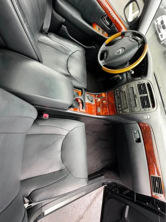 2004 Lexus LS 3rd Gen - Image 12 of 15