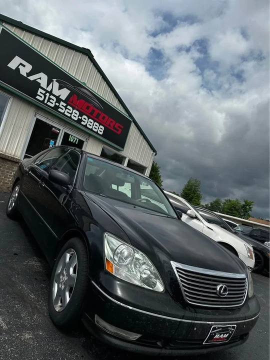 2004 Lexus LS 3rd Gen - Image 3 of 15