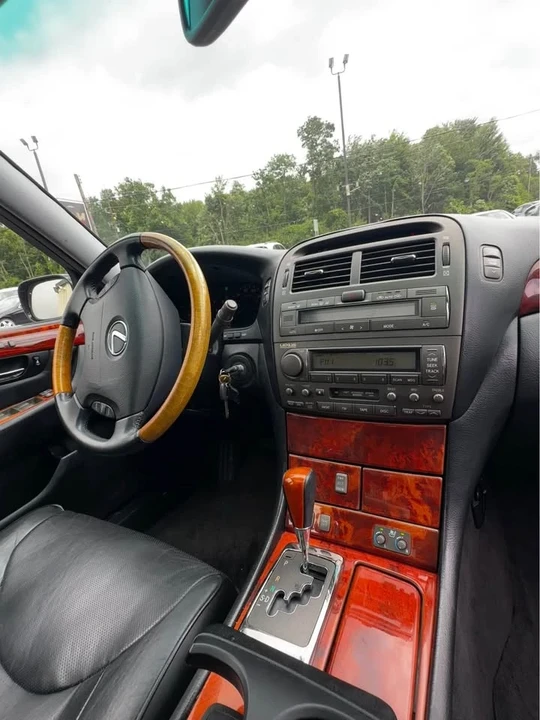 2004 Lexus LS 3rd Gen - Image 13 of 15