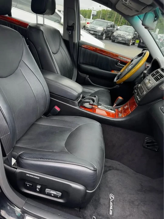 2004 Lexus LS 3rd Gen - Image 9 of 15