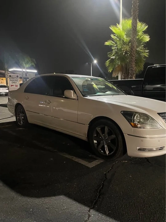 2004 Lexus LS 3rd Gen - Image 5 of 9