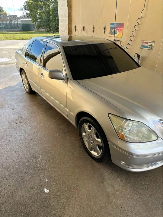 2004 Lexus LS 3rd Gen - Image 3 of 14