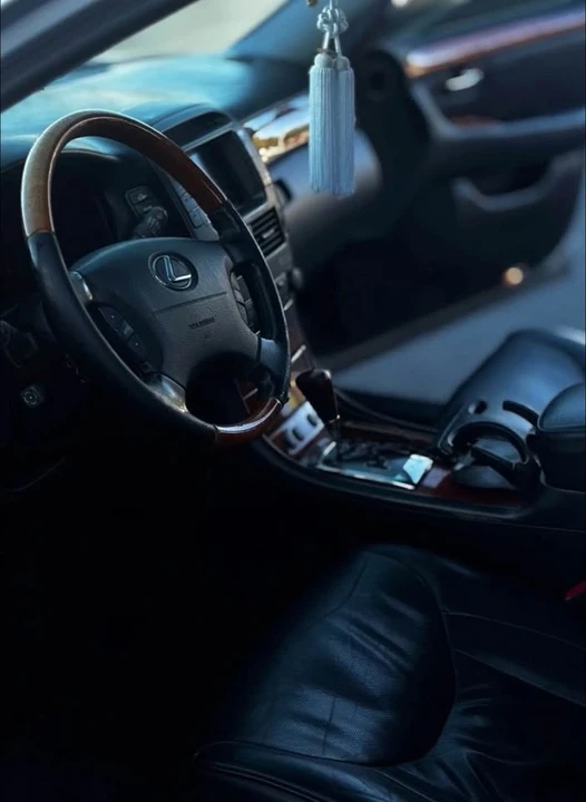 2004 Lexus LS 3rd Gen - Image 6 of 6