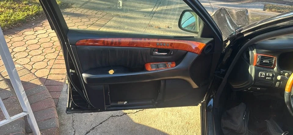 2004 Lexus LS 3rd Gen - Image 5 of 9