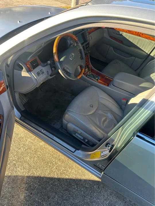 2004 Lexus LS 3rd Gen - Image 11 of 14