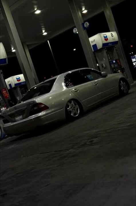 2004 Lexus LS 3rd Gen - Image 4 of 6