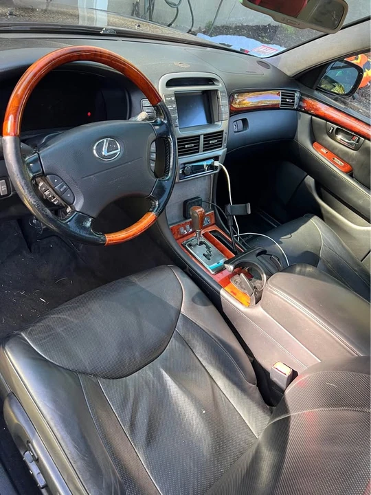 2004 Lexus LS 3rd Gen - Image 4 of 6