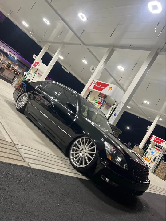 2004 Lexus LS 3rd Gen - Image 2 of 6