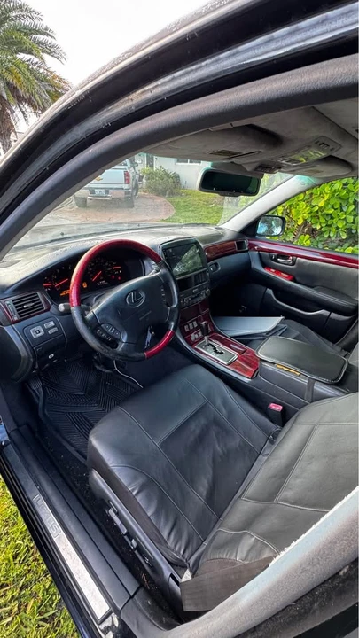 2004 Lexus LS 3rd Gen - Image 5 of 12
