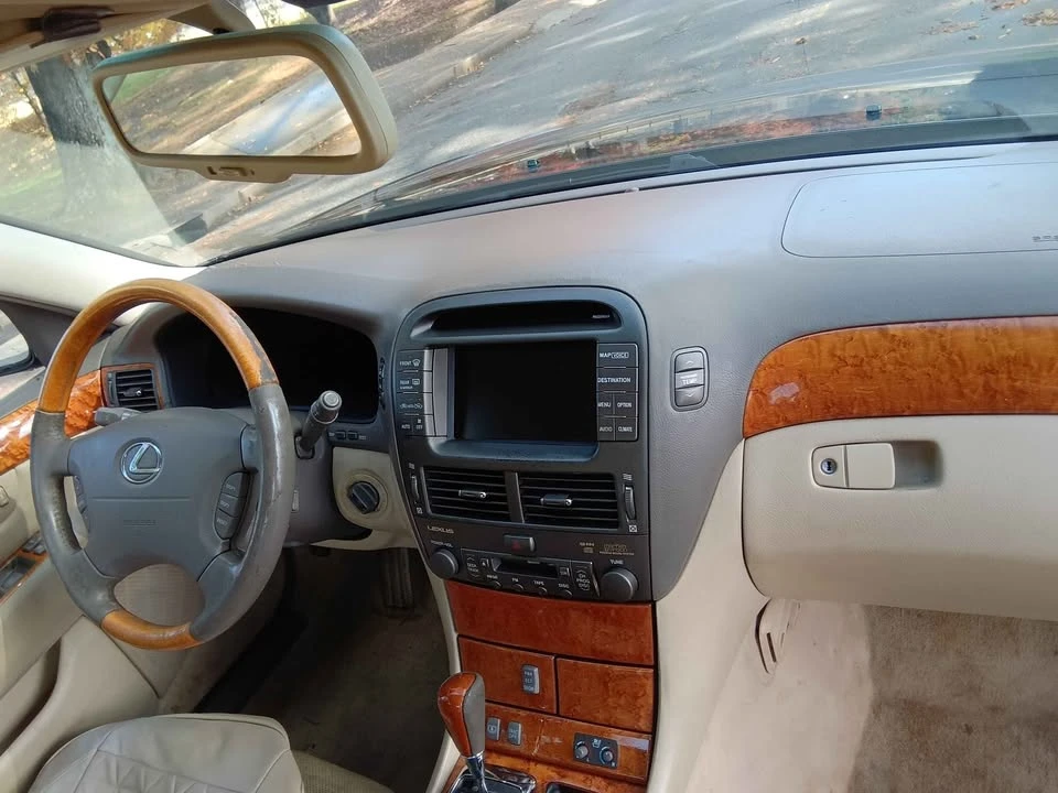 2004 Lexus LS 3rd Gen - Image 7 of 8