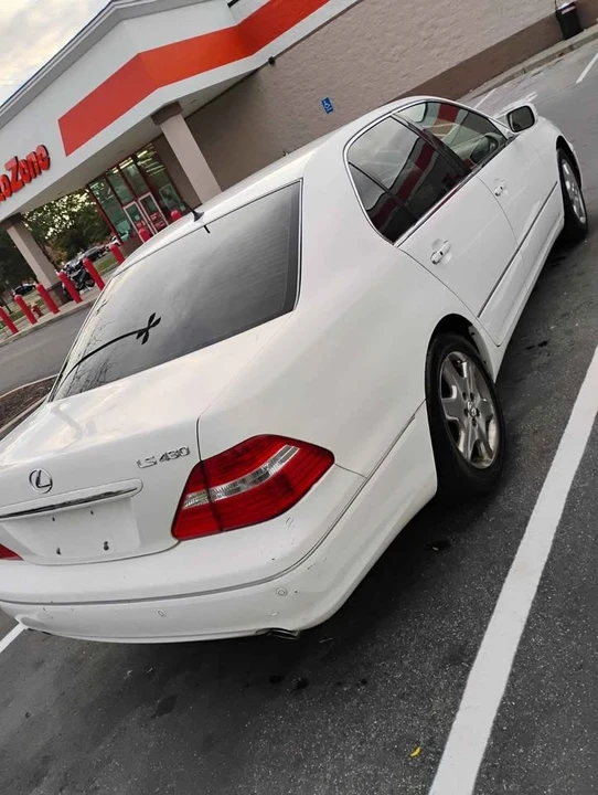 2004 Lexus LS 3rd Gen - Image 2 of 9