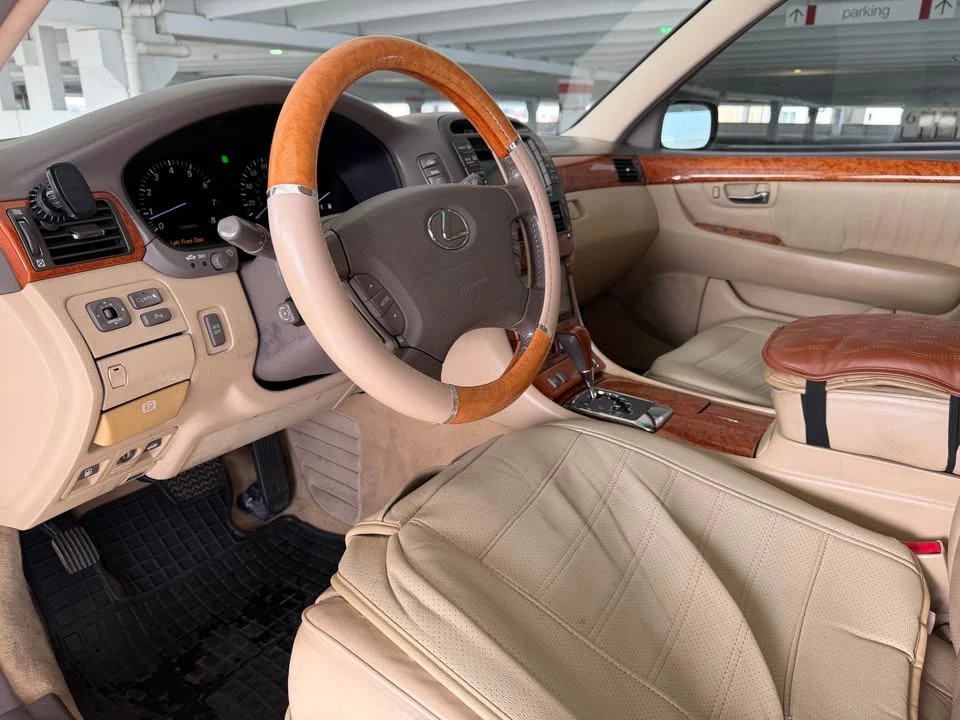 2004 Lexus LS 3rd Gen - Image 12 of 16