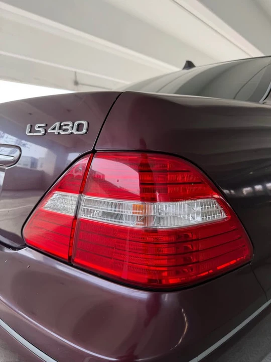 2004 Lexus LS 3rd Gen - Image 11 of 16