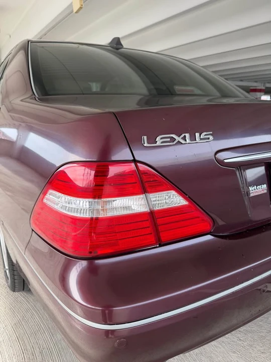2004 Lexus LS 3rd Gen - Image 10 of 16