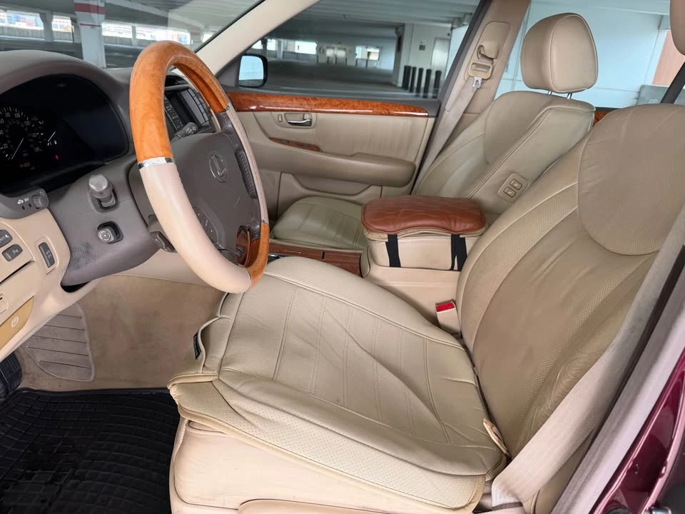 2004 Lexus LS 3rd Gen - Image 13 of 16