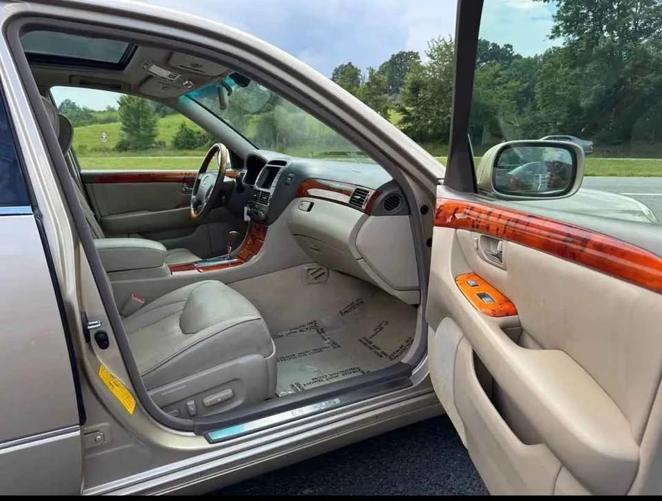 2004 Lexus LS 3rd Gen - Image 9 of 14