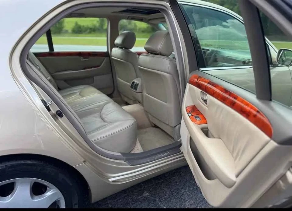 2004 Lexus LS 3rd Gen - Image 11 of 14