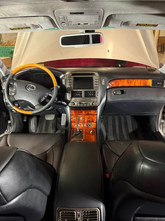 2004 Lexus LS 3rd Gen - Image 11 of 19