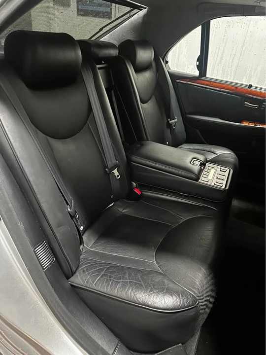 2004 Lexus LS 3rd Gen - Image 12 of 19