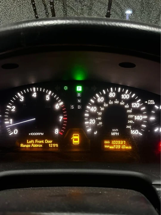 2004 Lexus LS 3rd Gen - Image 14 of 19