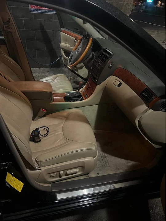 2004 Lexus LS 3rd Gen - Image 12 of 13