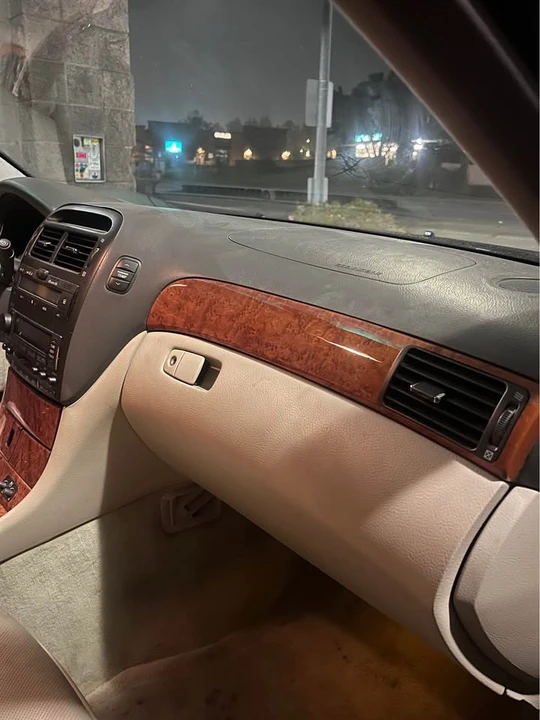 2004 Lexus LS 3rd Gen - Image 10 of 13