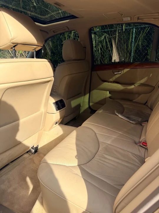 2004 Lexus LS 3rd Gen - Image 7 of 8