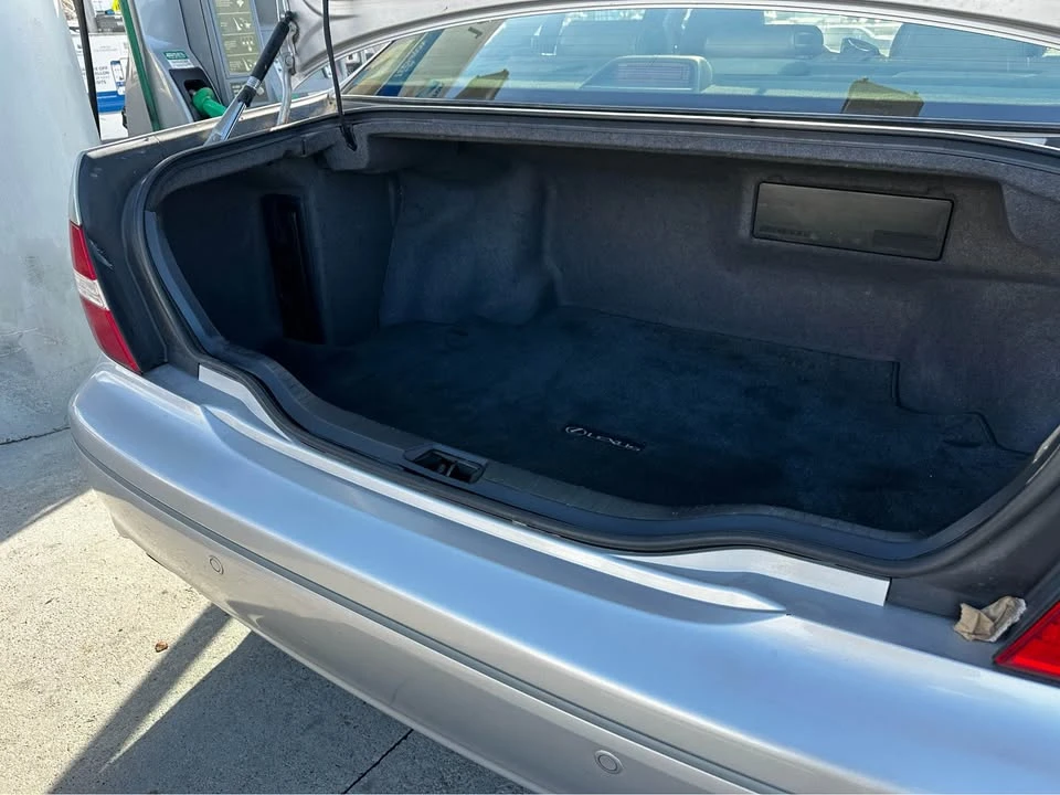 2004 Lexus LS 3rd Gen - Image 10 of 19