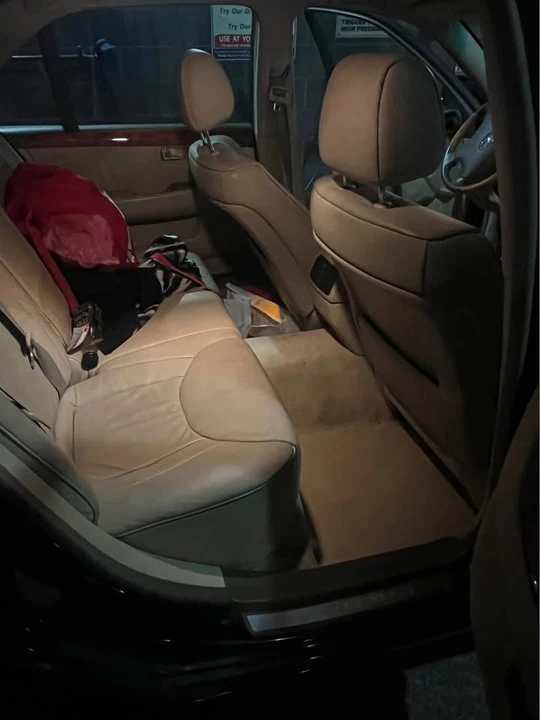 2004 Lexus LS 3rd Gen - Image 11 of 13