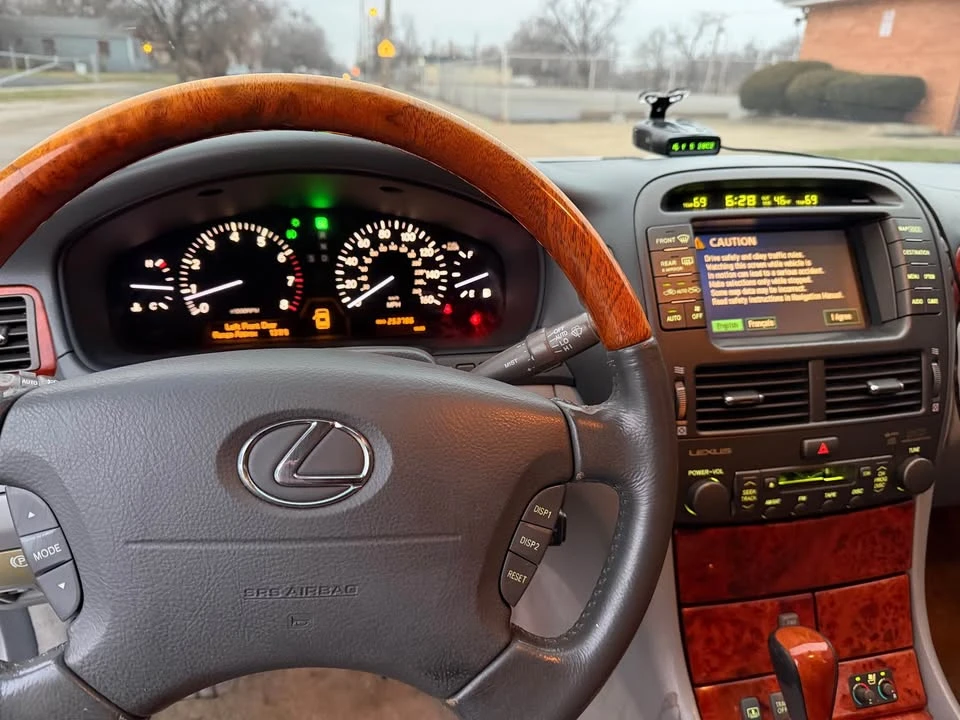 2004 Lexus LS 3rd Gen - Image 11 of 20