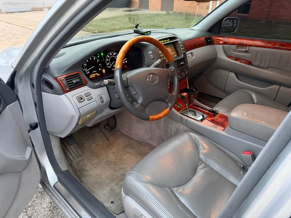2004 Lexus LS 3rd Gen - Image 9 of 20