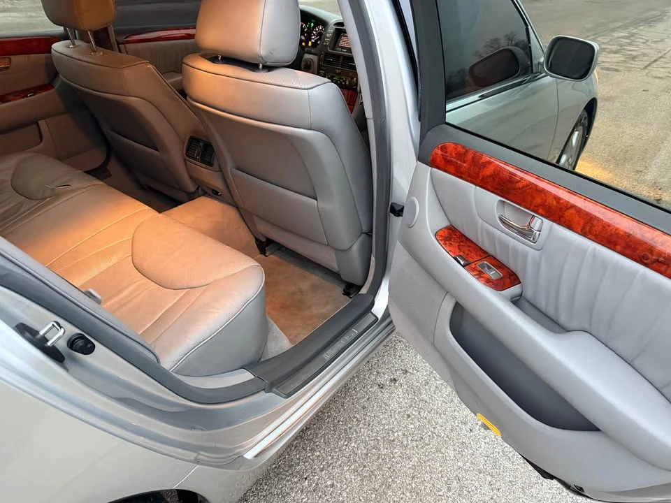 2004 Lexus LS 3rd Gen - Image 16 of 20
