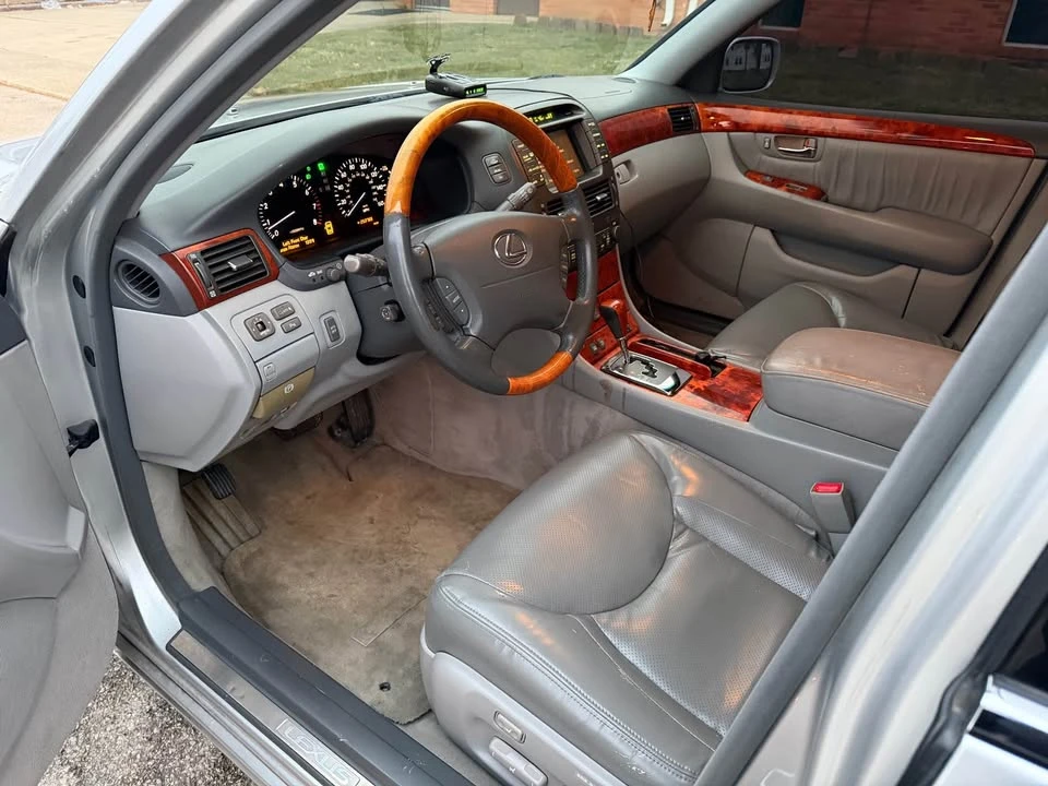 2004 Lexus LS 3rd Gen - Image 10 of 20