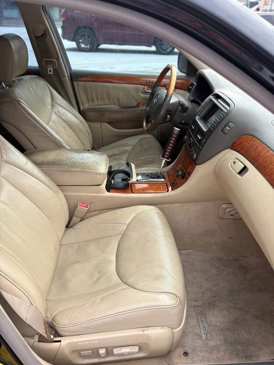 2004 Lexus LS 3rd Gen - Image 11 of 13