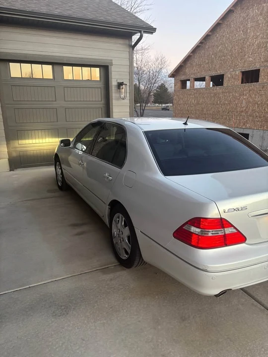 2004 Lexus LS 3rd Gen - Image 2 of 10