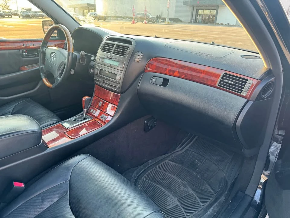 2004 Lexus LS 3rd Gen - Image 11 of 20