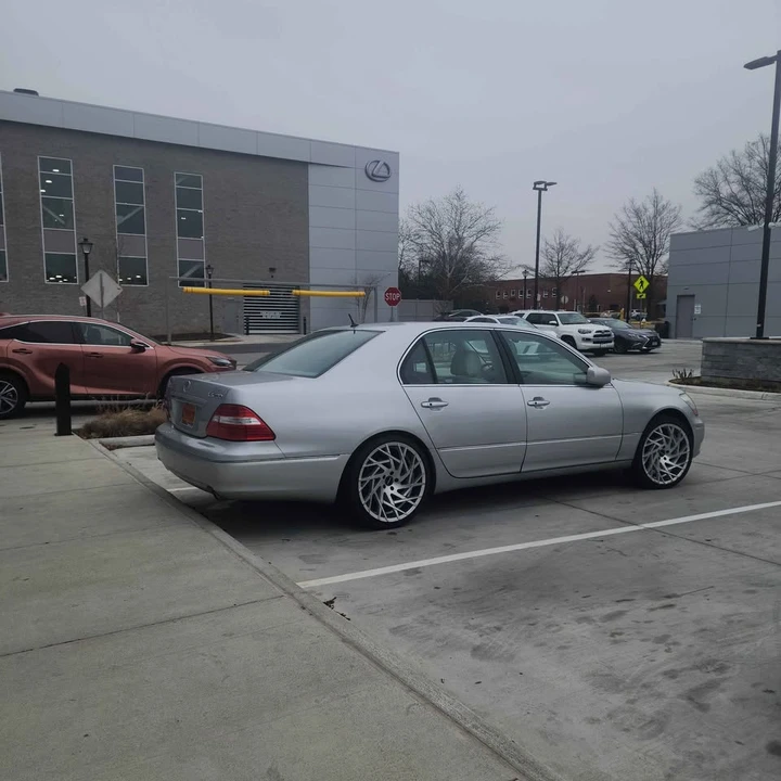 2004 Lexus LS 3rd Gen - Image 3 of 7