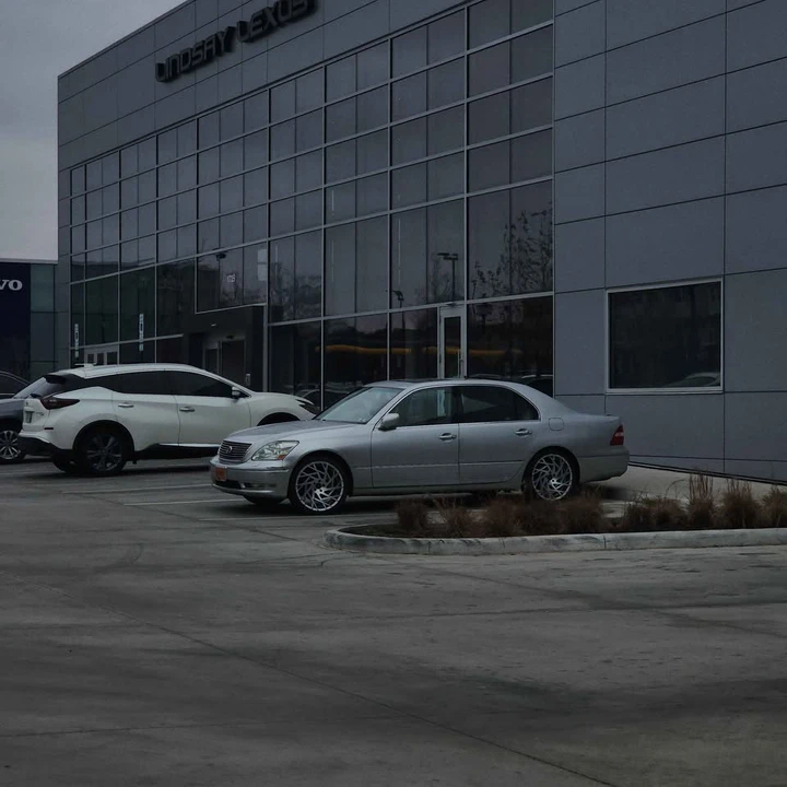 2004 Lexus LS 3rd Gen - Image 2 of 7