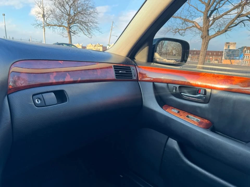 2004 Lexus LS 3rd Gen - Image 16 of 19