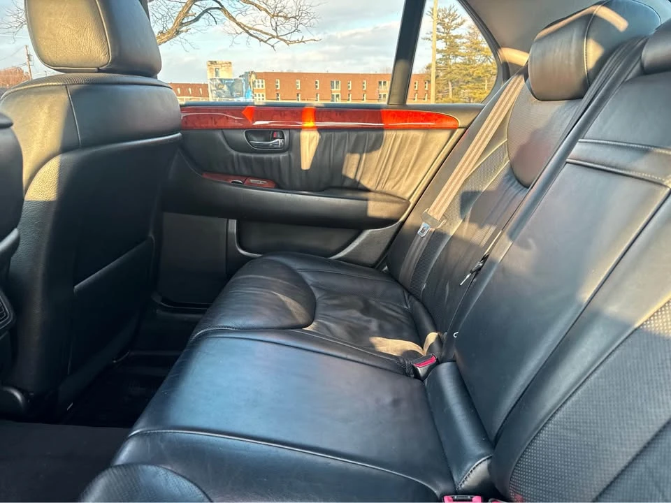 2004 Lexus LS 3rd Gen - Image 15 of 19