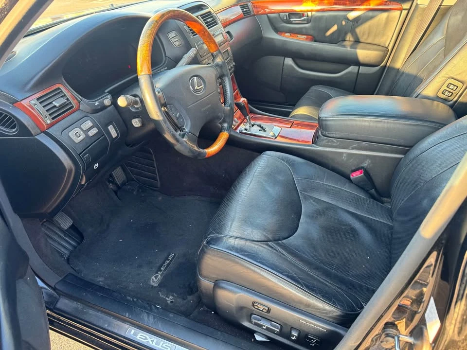 2004 Lexus LS 3rd Gen - Image 11 of 19