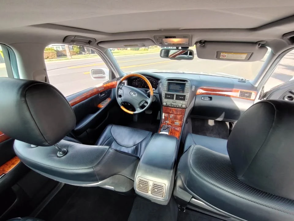2004 Lexus LS 3rd Gen - Image 9 of 18