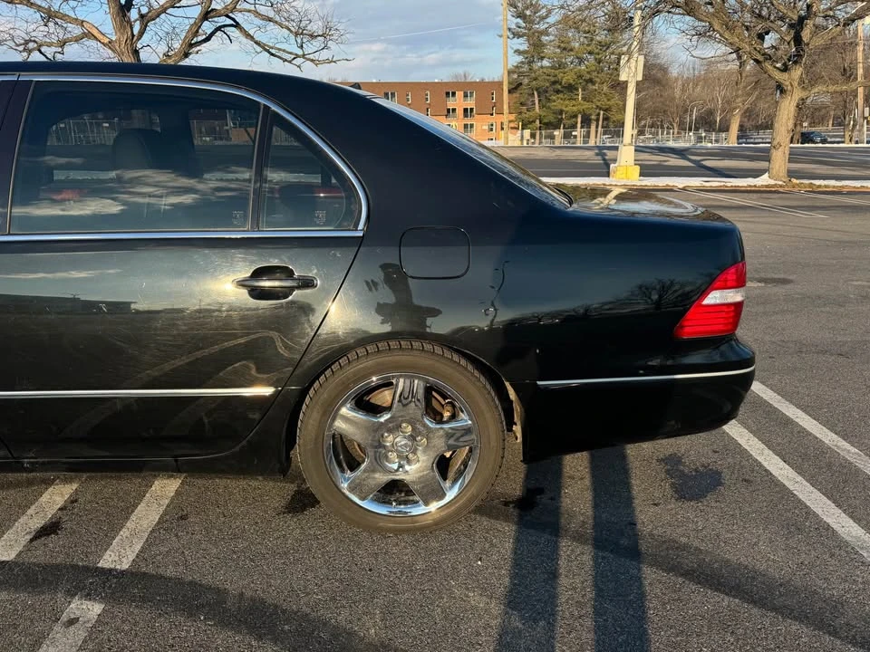 2004 Lexus LS 3rd Gen - Image 5 of 19