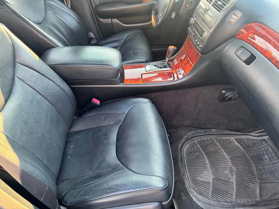 2004 Lexus LS 3rd Gen - Image 13 of 19