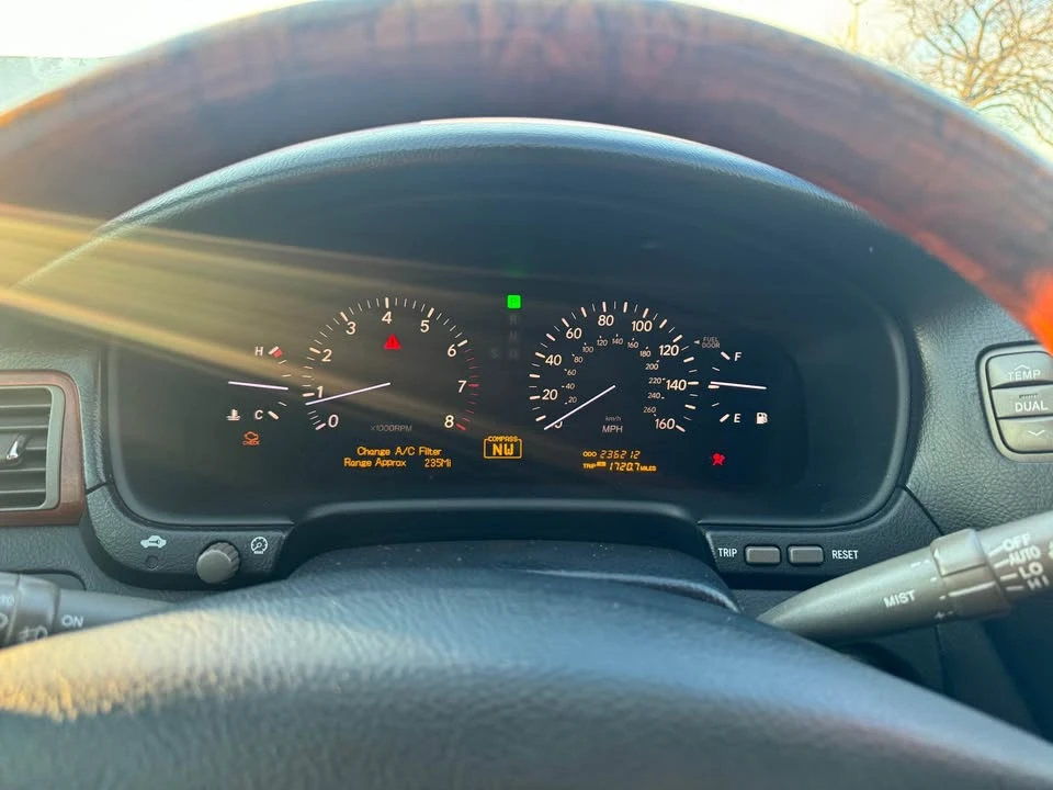 2004 Lexus LS 3rd Gen - Image 16 of 19