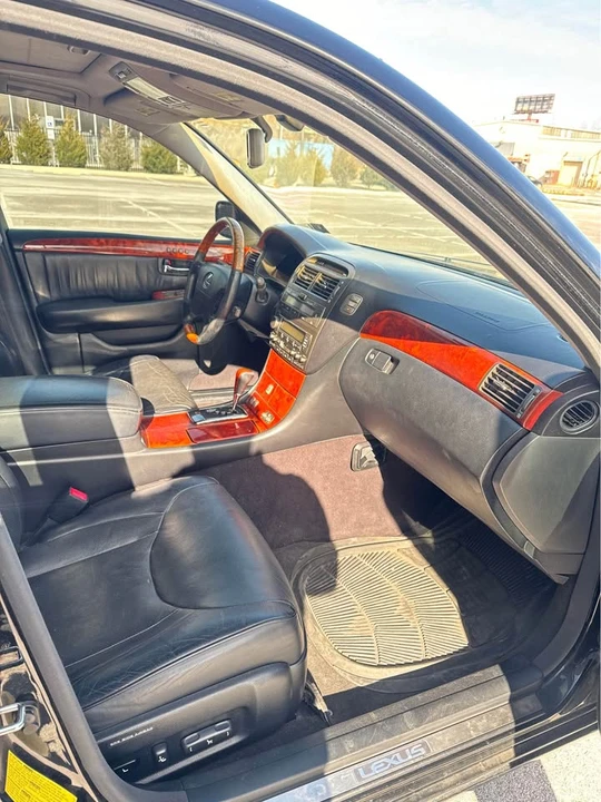 2004 Lexus LS 3rd Gen - Image 10 of 19