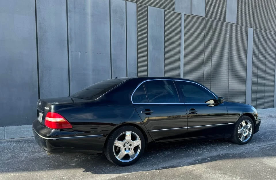 2004 Lexus LS 3rd Gen - Image 5 of 19